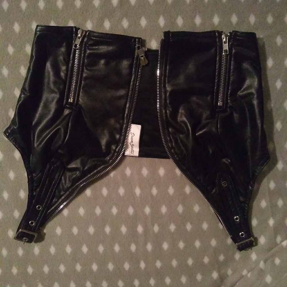Vest - Picture 2 of 2